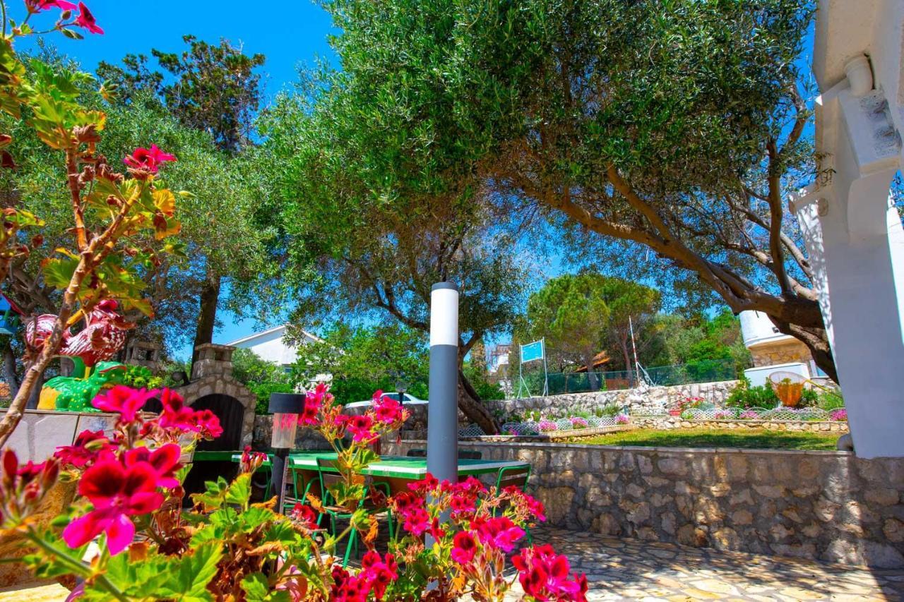 Garden Resort - Apartments Ruzmarin Potocnica Esterno foto